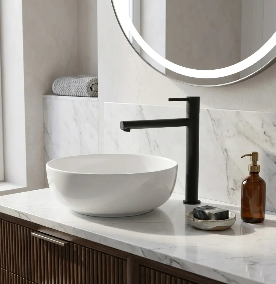 Elegante Three-Hole Bathroom Faucet